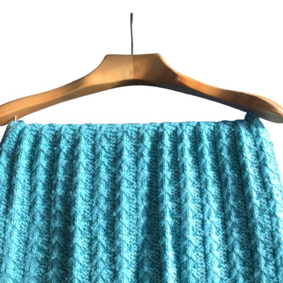 Hand Crafted Turquoise Large Warm Knitted Scarf - Picture 2 of 4